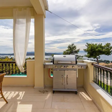 House With Amazing Ocean View And Patio - Pool Holiday home *